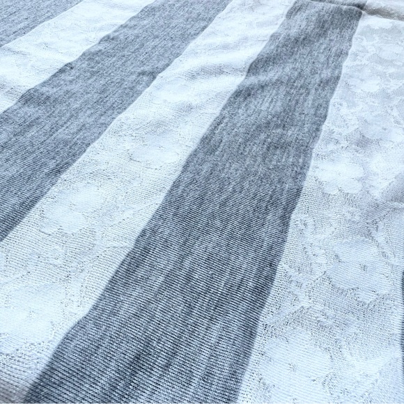 CHICOS ZENERGY GRAY WHITE STRIPE TOP - Picture 8 of 8